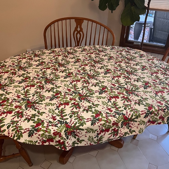 Vallesusa Tablecloth 100% Cotton Holly Berries Christmas round 66” Made in Italy - Picture 11 of 11